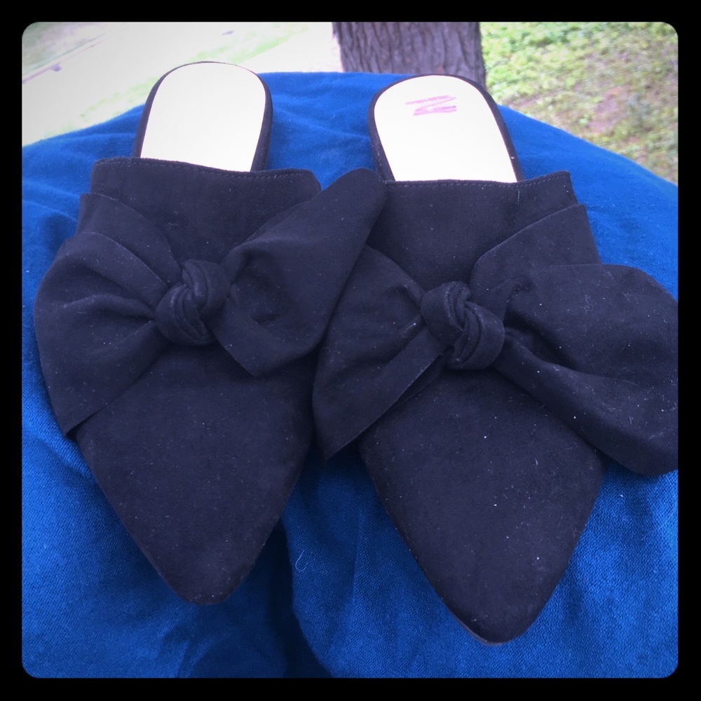 Black flats, size 7, gently used. A New Day